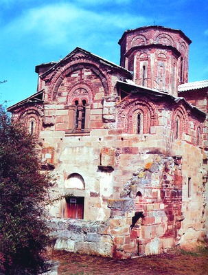 Церковь вмч. Георгия в Старо-Нагоричино. 2-я пол. XI - нач. XIV в. Вид с юго-запада