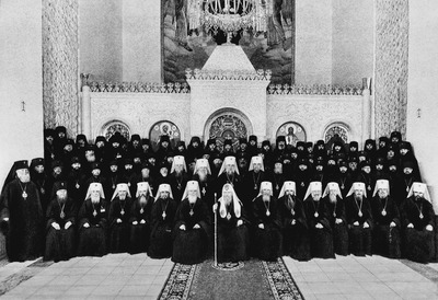 Участники Архиерейского Cобора в Крестовом храме Патриаршей и Синодальной резиденции в Свято-Даниловом мон-ре