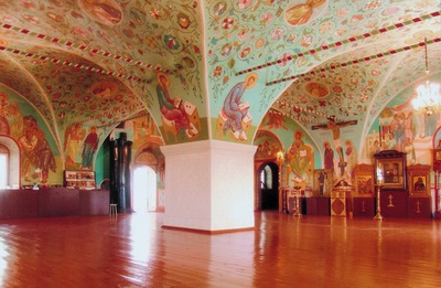 Интерьер одностолпной палаты при Введенской ц. Фотография. 2004 г.