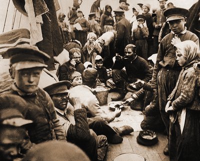 Духоборцы на корабле «Лейк Гурон» на пути в Канаду. Фотография. 1898 г.