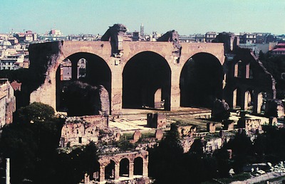 Базилика имп. Максенция и Константина в Риме. Нач. IV в. Фотография. Кон. XX в.