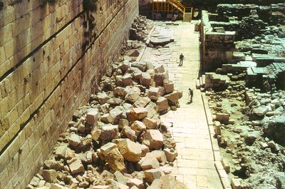 Улица Иерусалима эпохи царя Ирода с каменными блоками разрушенного Второго храма