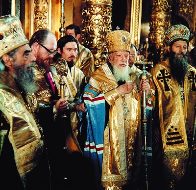 Патриарх Алексий I совершает богослужение в Богоявленском соборе. Фотография. 60-е гг. ХХ в.