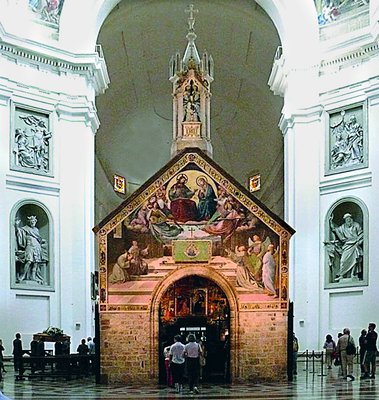 Часовня Порциункола в нефе выстроенной над ней базилики Санта-Мария дельи Анджели (1569-1679) в Ассизи