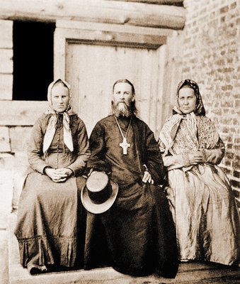 Прав. Иоанн Кронштадтский с сестрами Анной и Дарьей. Фотография. 1900 г. (РГБ)