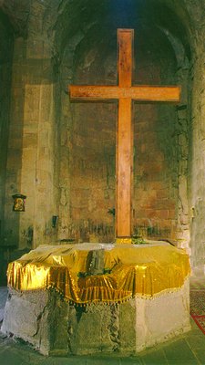 Кипарисовый крест в Большом храме Джвари. 1995 г.