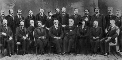 Н. П. Кондаков среди своих учеников и друзей. Фотография 1914 г. (А ИИИ АН УР.KI)