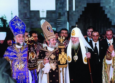 Празднование 1700-летия христианства в Армении. Мироварение в Эчмиадзине. 2001 г.