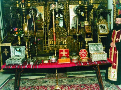 Св. мощи (проскинисис), выставленые для поклонения в мон-ре Каракалл