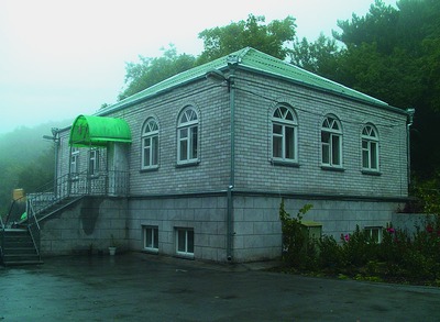Келейный корпус мон-ря. Фотография. 2003 г.