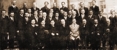 Преподаватели и учащиеся ленинградской евангелическо-лютеранской семинарии. Фотография. 1926 г.