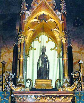 Рокамадурская статуя Божией Матери (XII в.) в часовне Нотр-Дам, Рокамадур. Франция